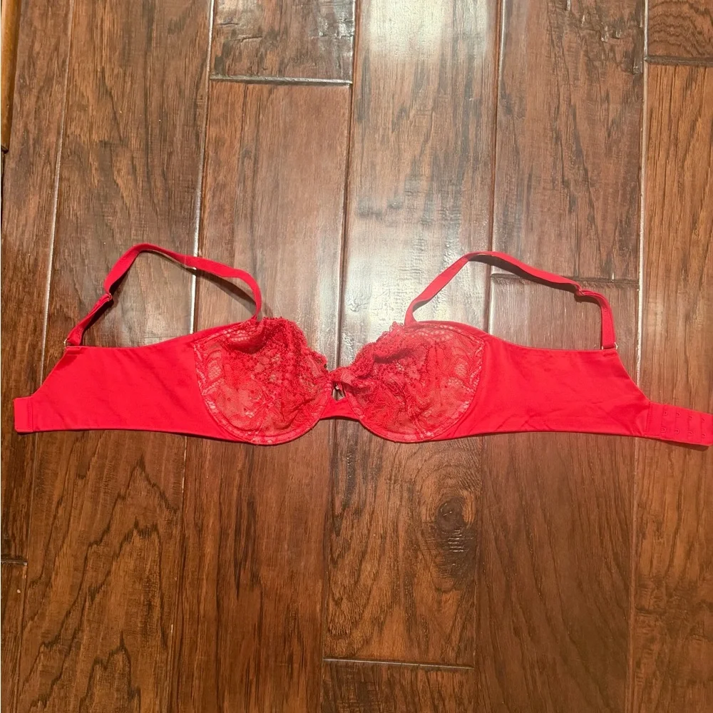Victoria's Secret Scarlet Lace Underwire Bra - Picture 3 of 5